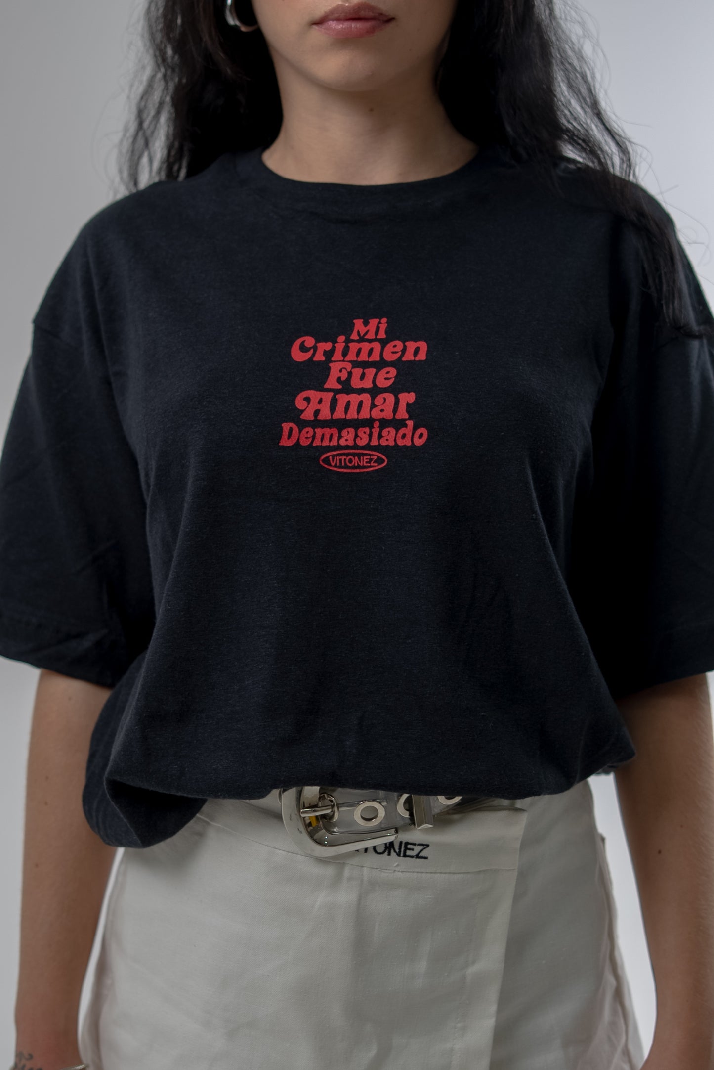 Camiseta Cânhamo Preta "Mi Crimen Fue Amar Demasiado"