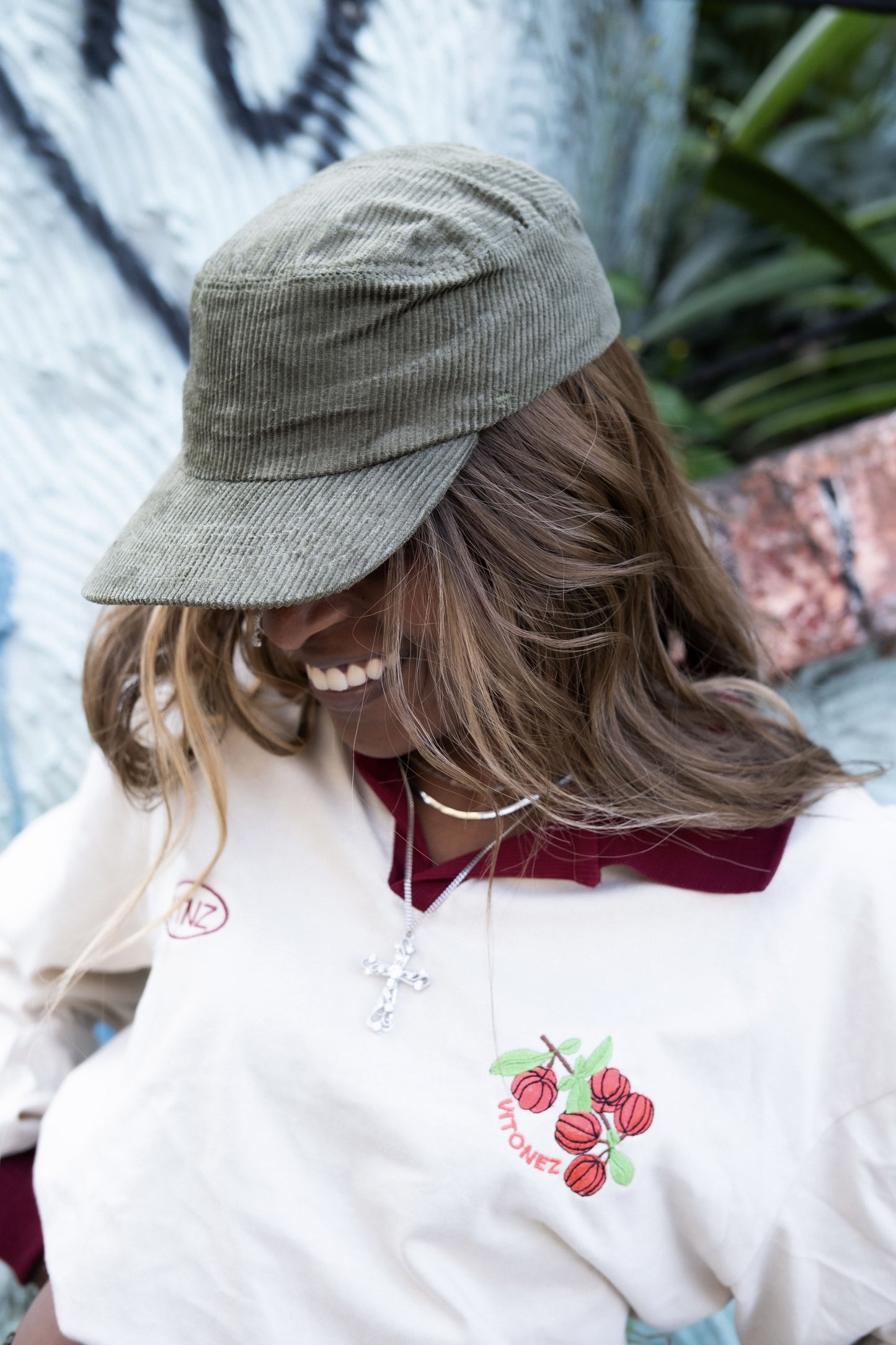 Polo Manga Longa Off-White com Bordô - Acerola