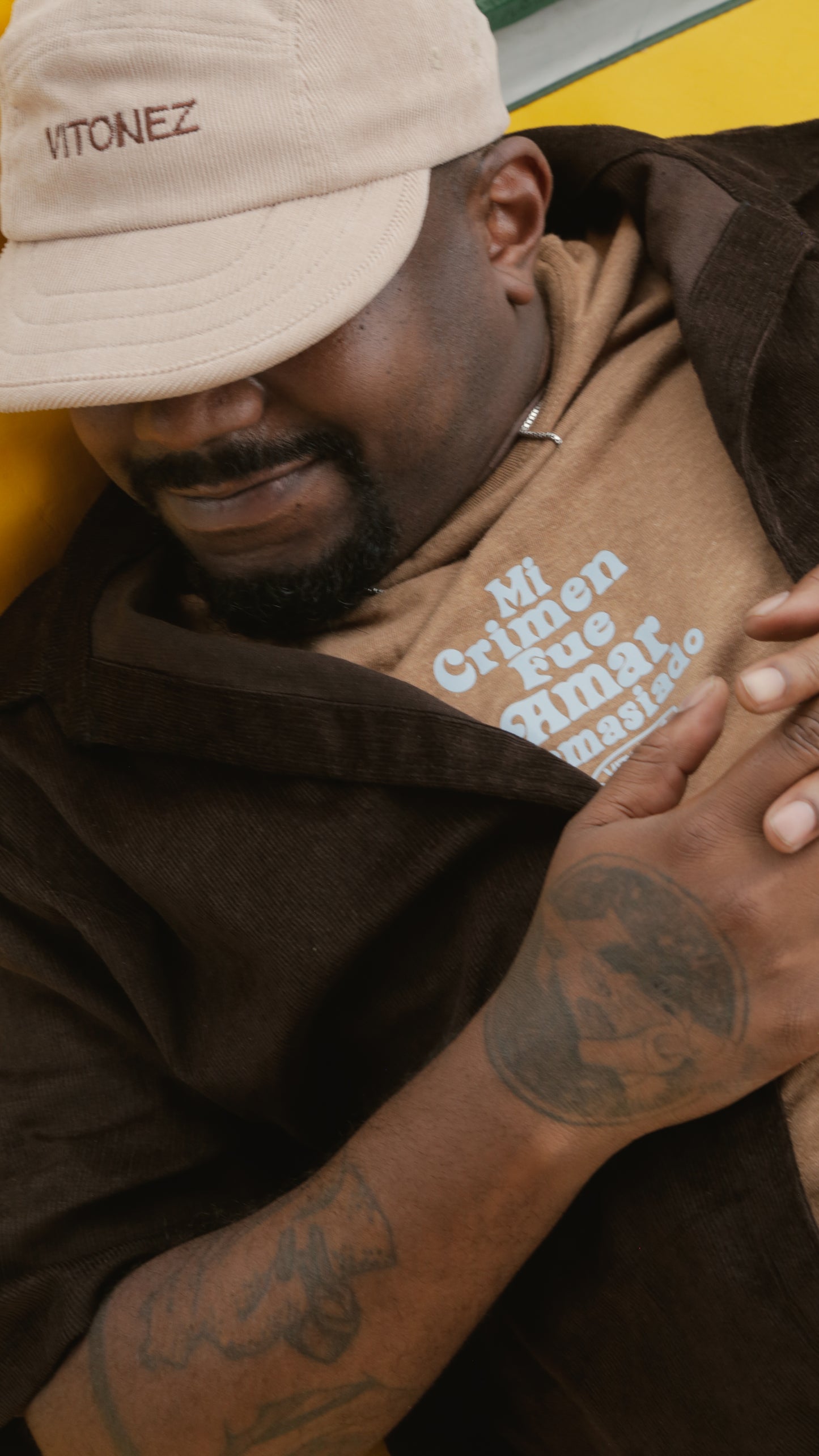 Camiseta Cânhamo Cáqui "Mi Crimen Fue Amar Demasiado"