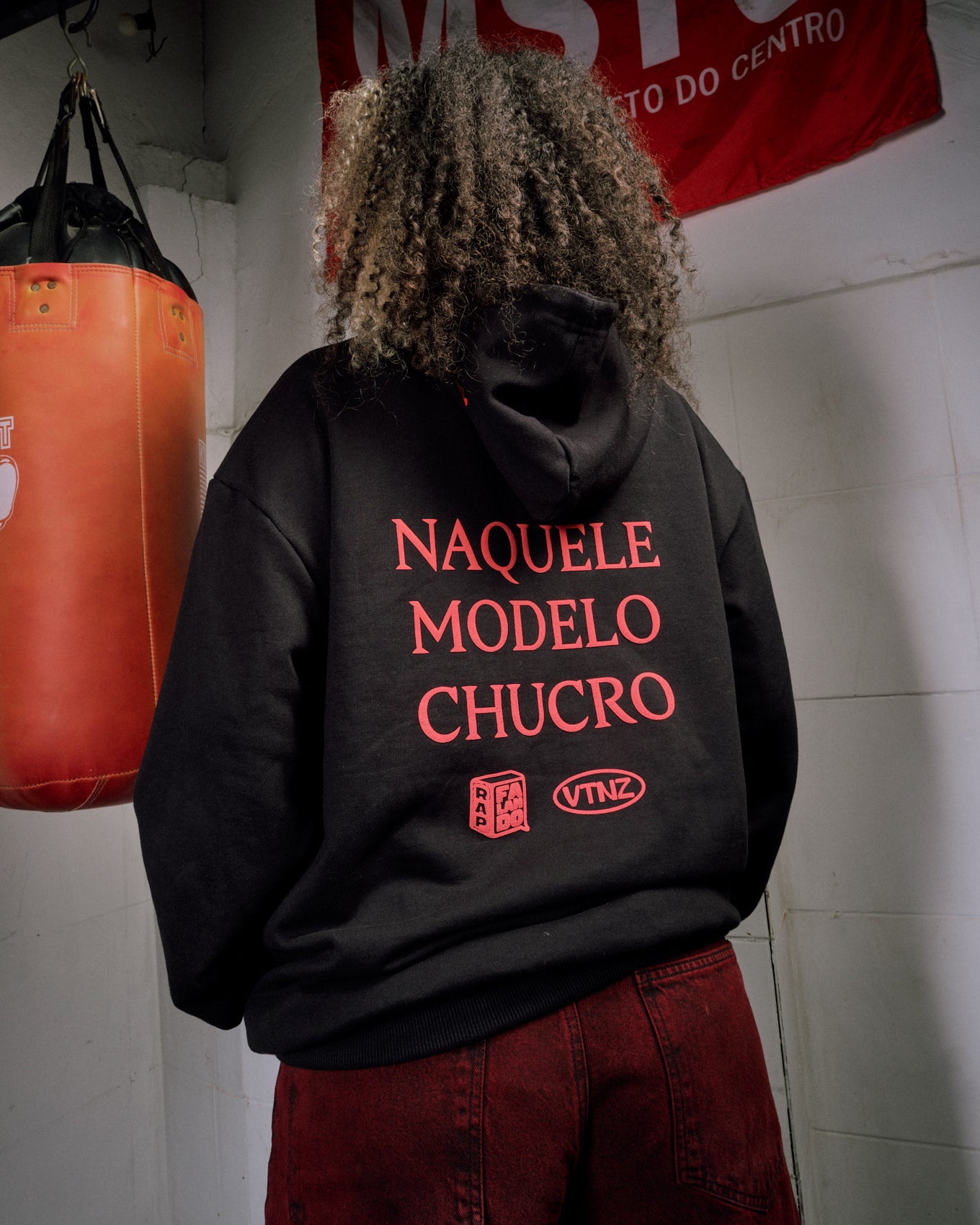 Moletom Canguru - Naquele Modelo Chucro - Preto