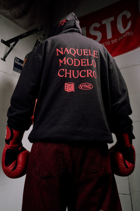 Moletom Canguru - Naquele Modelo Chucro - Preto