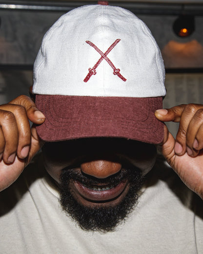 Dad Hat Adagas e Facas Off com Aba Vinho